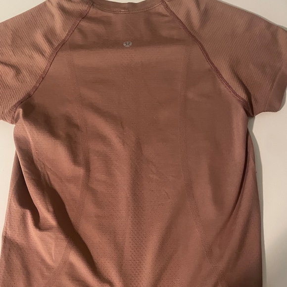 Lululemon swiftly tech short sleeve shirt!! - Picture 5 of 6